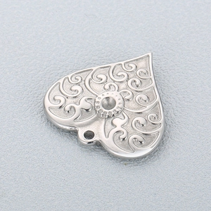 Polished silver stainless steel heart pendant with vintage engraved patterns