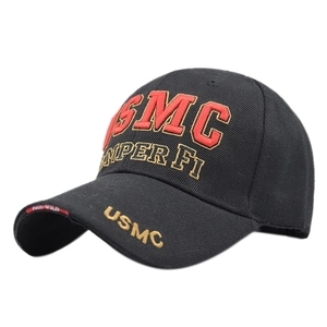 Détail de la casquette tactique USMC avec broderie rouge et lettrage doré Semper Fi