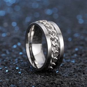 Close-up of rotatable cuban chain inlay on a wide silver stainless steel ring