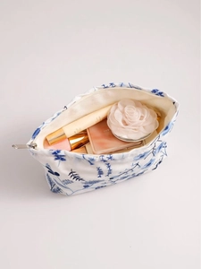 Trousse à maquillage en lin et coton avec broderie florale bleue et rangement