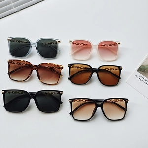 Oversized Square Sunglasses For Women Fashion Resin Frame With Metal Chain Detail Luxury Retro UV400 Protection