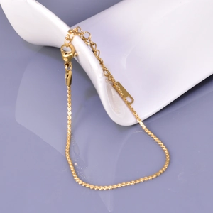 Collana a catena a serpente placcata in oro minimalista con chiusura a moschettone e link