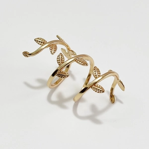 Elegant 925 sterling silver golden leaf spiral open ring with detailed leaf texture