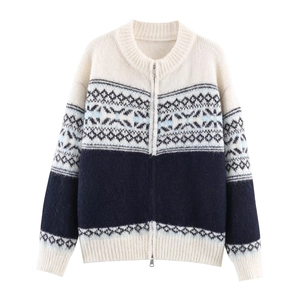 Damen Strickjacke in Creme und Marineblau mit geometrischen Fair-Isle-Mustern
