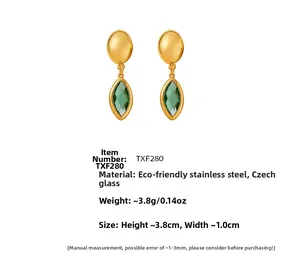 Paramètres de taille détaillés des boucles d'oreilles en verre vert et acier inoxydable