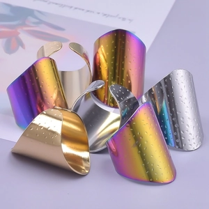 Minimalistische breite Edelstahlringe mit Wassertropfen-Textur in Gold, Silber und Regenbogen