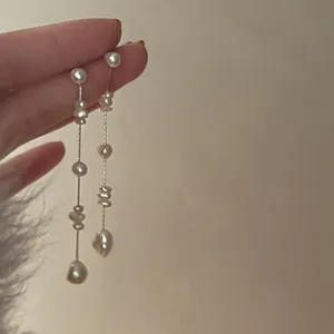 Detail of French vintage gold fringe earrings with elegant freshwater pearls