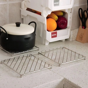 Stainless steel wire heat insulation mat for kitchen hot pot, pan and dish protection.