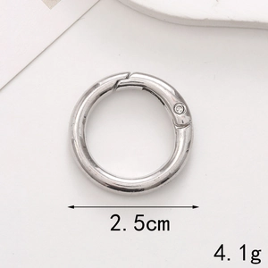 Zinc alloy spring O-ring buckle detail with 2.5cm outer diameter and 4.1g weight