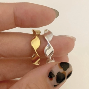 Minimalist geometric wavy twisted open rings in gold and silver finish for women