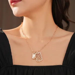 Doppelte Anhänger Halskette Gold Vergoldetes Kupfer Mit Perlmutt Und Zirkon Quadratische Karte Hohles Design Für Damen