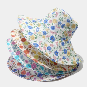 Détails des chapeaux bobs à motifs floraux multicolores avec divers imprimés de fleurs