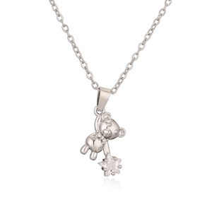 Collana con orsetto in argento con ciondolo a stella scintillante su catena a O