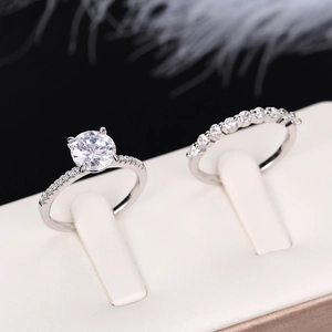Ensemble de bagues de fiançailles plaquées argent avec zircons et pavé de diamants
