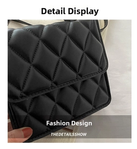 Gros plan de la texture en cuir PU noir matelassé et des coutures en losange du sac