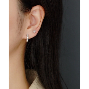 Close-up of S925 silver hoop earrings with white pearls and a minimalist ear cuff
