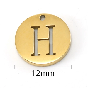 Detail eines 12mm runden, hohlen Buchstaben H Anhängers aus 18k vergoldetem Edelstahl