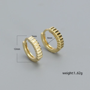 Gold s925 silver hoop earrings with vertical texture and 12mm outer diameter size