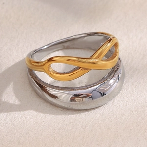Set di anelli bicolore in acciaio inossidabile placcato oro 18K con design a infinito