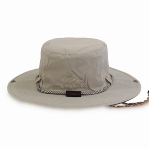 Cappello da sole traspirante con ricamo Travellers e cordino regolabile per esterno