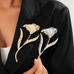 Elegant Tulip Flower Brooch Alloy Metal Pleated Textured Fashion Jewelry For Women Suit Wedding Gift Large Floral Pin