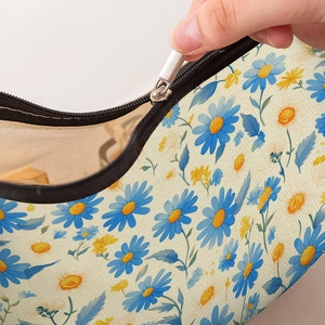Floral makeup bag with daisy print and smooth metal zipper for daily organization