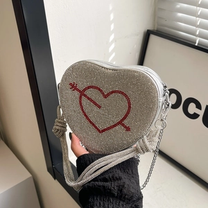 Borsa a tracolla argentata a cuore con strass e motivo a freccia di Cupido rossa