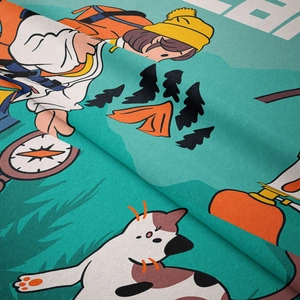 Vue macro détaillée de la tapisserie de camping en microfibre douce avec motif de randonnée