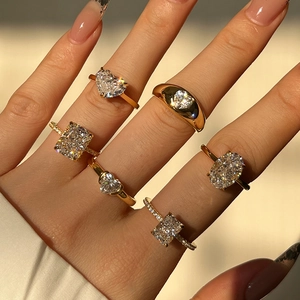 Luxurious S925 sterling silver gold rings with emerald and heart cut zircon crystals