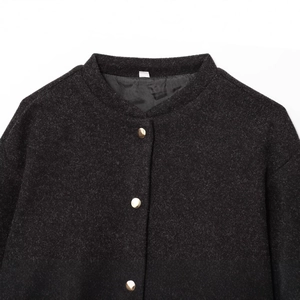 Giacca bomber da donna grigio scuro con collo alto e bottoni in metallo dorato