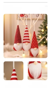 Dettaglio di tre gnomi di Natale con cappelli a maglia e barbe bianche per l'albero