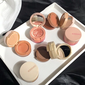 Three-color eye shadow palette featuring matte and shimmer textures in earth tones
