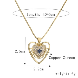 Detail view of heart pendant dimensions 2.5x2.2cm and length 40+5cm in copper zircon