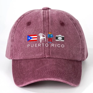 Détail de la casquette vintage bordeaux délavée avec imprimé graphique Puerto Rico