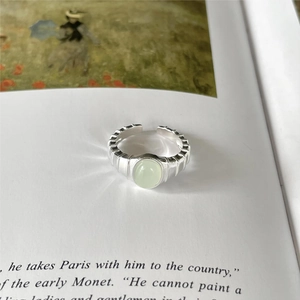 Adjustable 925 sterling silver ring with oval green stone and vertical ribbed texture