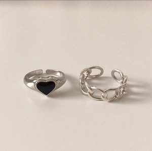 Macro view of S925 silver ring set with black heart signet and chunky chain band