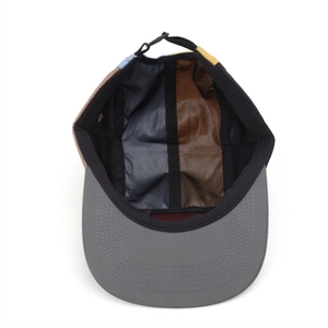 Vue intérieure montrant les coutures de qualité et le mesh respirant de la casquette