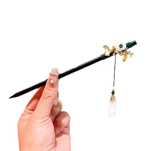 Elegant sandalwood hair pin with white flowers and golden leaves for hanfu hairstyles