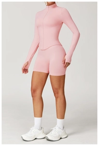 Ensemble de yoga rose sans couture avec haut zippé et short de fitness gainant