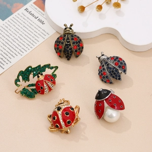 Ladybug Insect Brooch Alloy Rhinestone Enamel Leaf Artificial Pearl Pins Fashion Jewelry Decorative Clothing Accessories For Women Men