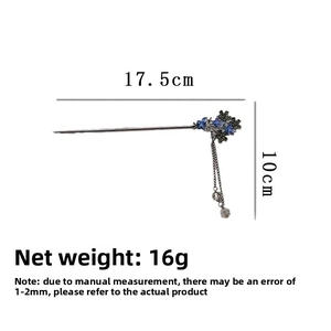 Detail view of the vintage hair stick with 17.5cm length and 10cm beaded tassels