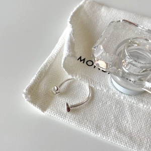 Minimalist S925 sterling silver open ring with 3D heart design on woven pouch