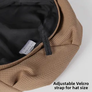 Détail de la casquette gavroche marron avec bande velcro réglable pour le tour de tête