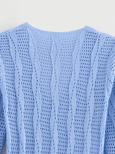 Détail de tricot torsadé bleu clair avec texture de maille pointelle respirante