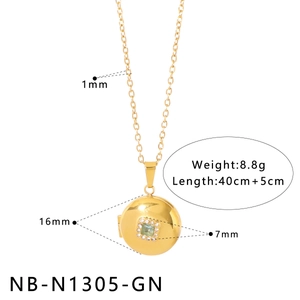 Dimensions du médaillon 16mm de diamètre avec pierre verte et chaîne de 40cm+5cm