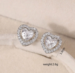 Macro detail of copper zircon heart earrings in a beige velvet jewelry box with dimensions