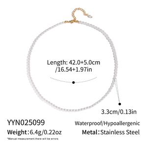 Dettaglio della collana di perle lunga 42+5cm con chiusura in acciaio inossidabile