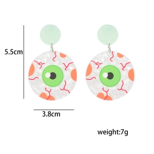 Detail view of 5.5cm Halloween eyeball earrings with acrylic marble texture and dimensions