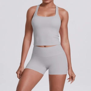 Détail du short de yoga sans couture taille haute et du soutien-gorge de sport dos nageur gris
