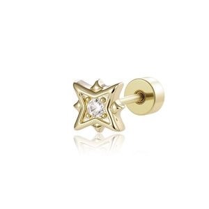 Clou d'oreille étoile dorée avec zircon et fermoir à vis plat sur fond blanc pur